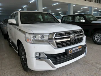 Toyota  Land Cruiser  VXR  2021  Automatic  143,000 Km  8 Cylinder  Four Wheel Drive (4WD)  SUV  White