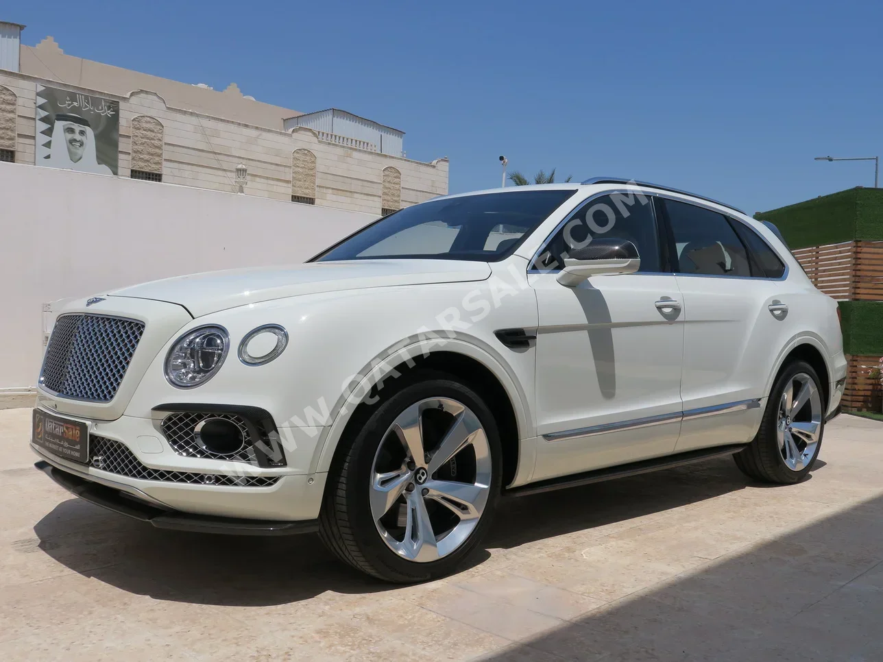  Bentley  Bentayga  Mulliner  2017  Automatic  79,000 Km  12 Cylinder  All Wheel Drive (AWD)  SUV  White  With Warranty