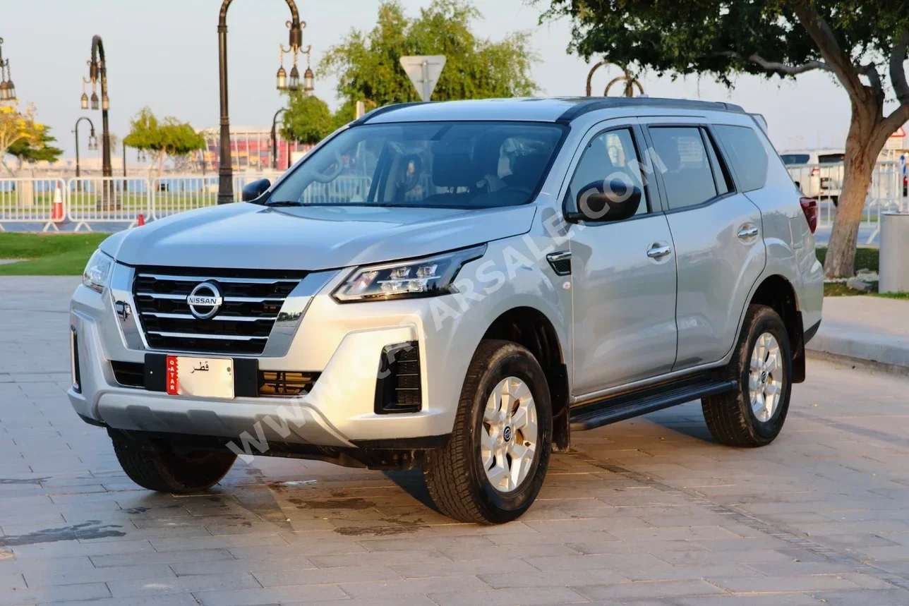 Nissan  Xterra  6 Cylinder  SUV 4x4  Silver  2022