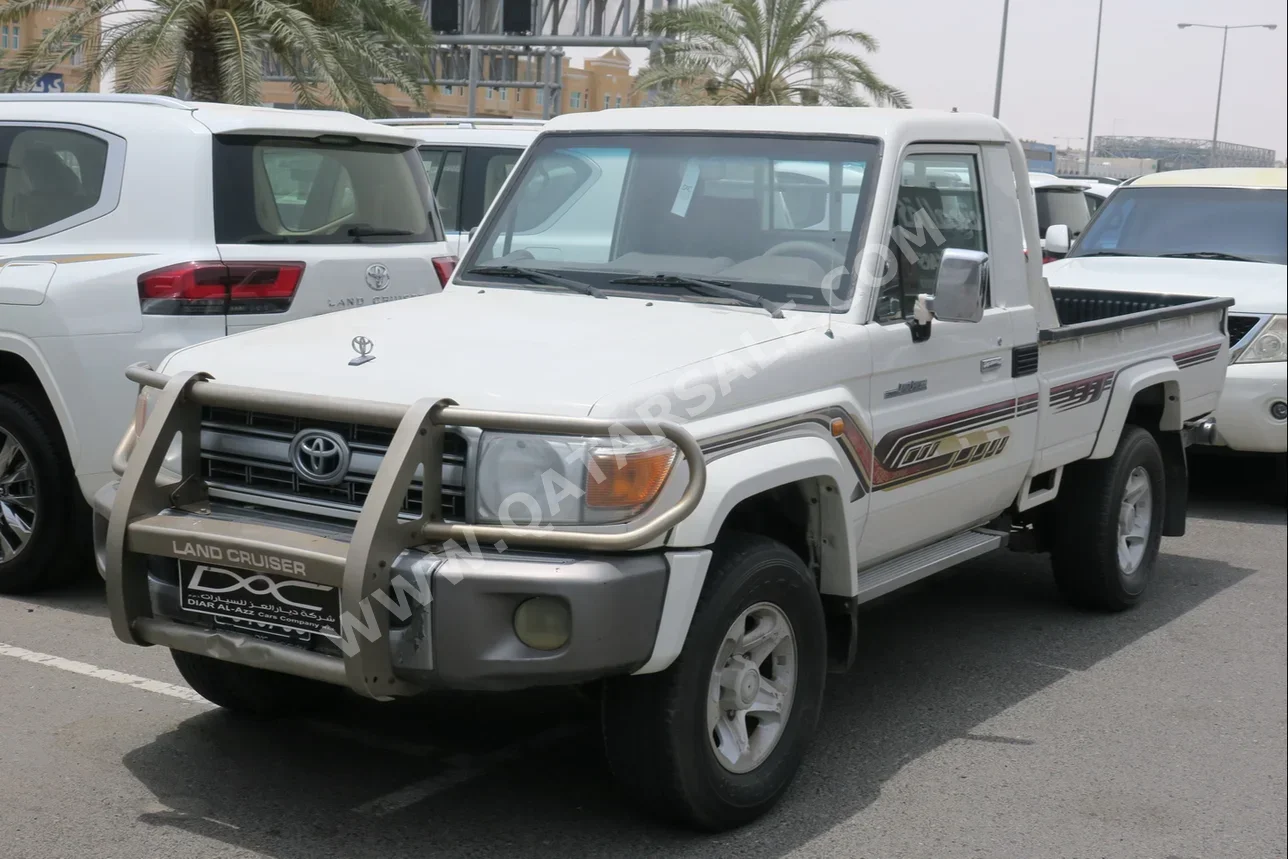 Toyota  Land Cruiser  LX  2019  Manual  189,000 Km  6 Cylinder  Four Wheel Drive (4WD)  Pick Up  White