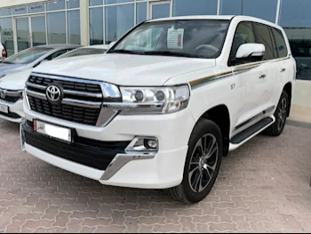 Toyota  Land Cruiser  VXR  2011  Automatic  273,000 Km  8 Cylinder  Four Wheel Drive (4WD)  SUV  White