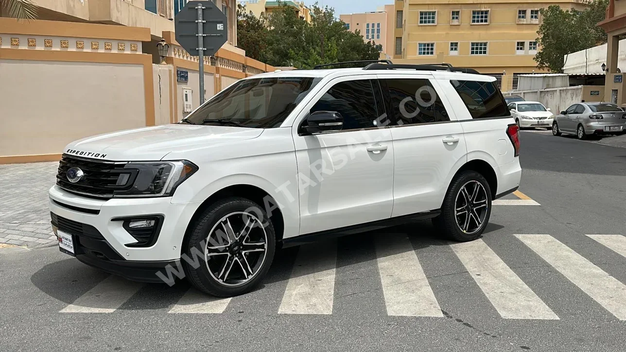 Ford  Expedition  Limited  2021  Automatic  59,000 Km  6 Cylinder  Four Wheel Drive (4WD)  SUV  White