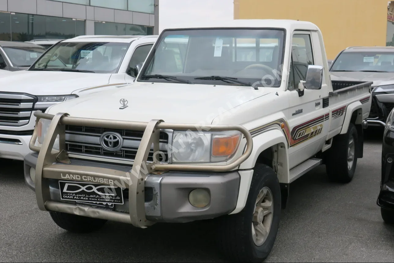 Toyota  Land Cruiser  LX  2019  Manual  189,000 Km  6 Cylinder  Four Wheel Drive (4WD)  Pick Up  White