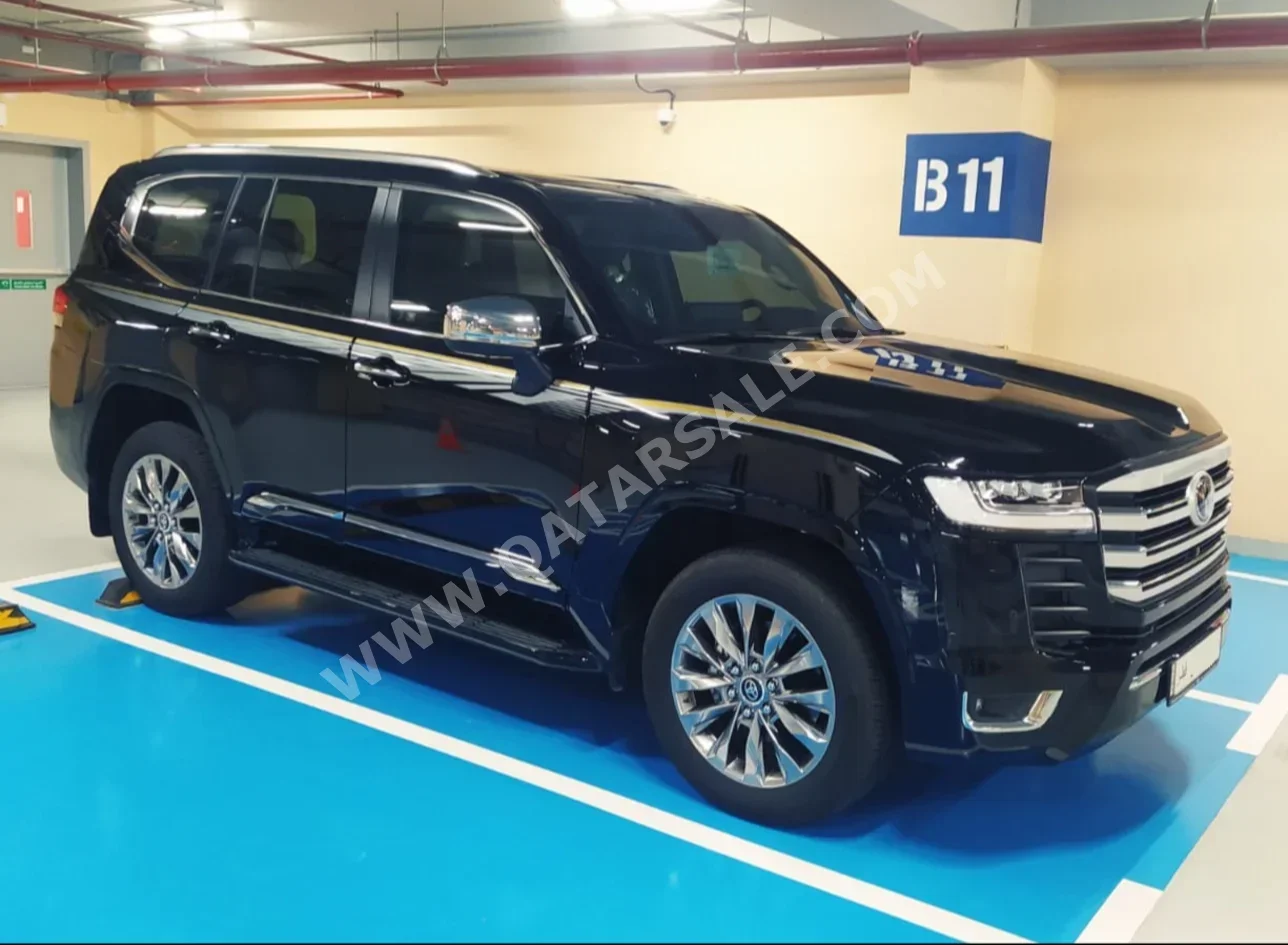 Toyota  Land Cruiser  VXR Twin Turbo  2023  Automatic  7,000 Km  6 Cylinder  Four Wheel Drive (4WD)  SUV  Black  With Warranty