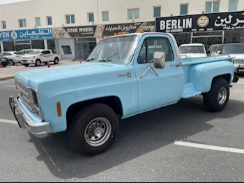 Chevrolet  Silverado  1987  Automatic  193,000 Km  8 Cylinder  Four Wheel Drive (4WD)  Pick Up  Blue