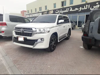 Toyota  Land Cruiser  VXR  2016  Automatic  75,000 Km  8 Cylinder  Four Wheel Drive (4WD)  SUV  White