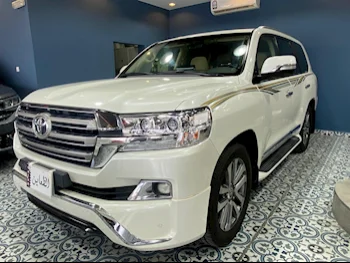 Toyota  Land Cruiser  VXR  2017  Automatic  181,000 Km  8 Cylinder  Four Wheel Drive (4WD)  SUV  White