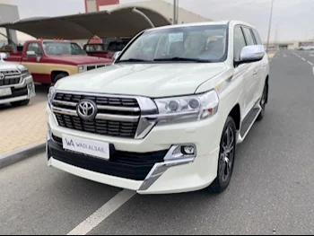 Toyota  Land Cruiser  VXR  2016  Automatic  192,000 Km  8 Cylinder  Four Wheel Drive (4WD)  SUV  White