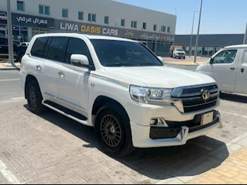 Toyota  Land Cruiser  VXR  2017  Automatic  246,000 Km  8 Cylinder  Four Wheel Drive (4WD)  SUV  White