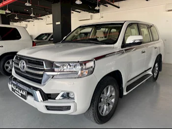 Toyota  Land Cruiser  GXR  2018  Automatic  226,000 Km  8 Cylinder  Four Wheel Drive (4WD)  SUV  White