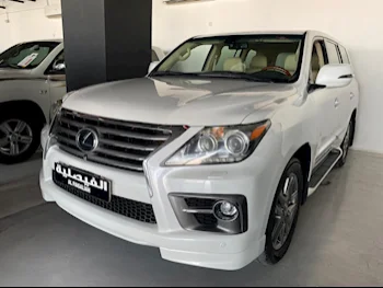 Lexus  LX  570  2015  Automatic  326,000 Km  8 Cylinder  Four Wheel Drive (4WD)  SUV  White