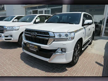 Toyota  Land Cruiser  VXR  2021  Automatic  78,000 Km  8 Cylinder  Four Wheel Drive (4WD)  SUV  White