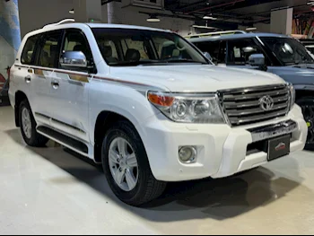 Toyota  Land Cruiser  GXR  2015  Automatic  377,000 Km  8 Cylinder  Four Wheel Drive (4WD)  SUV  White