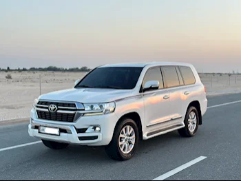 Toyota  Land Cruiser  GXR  2021  Automatic  127,000 Km  8 Cylinder  Four Wheel Drive (4WD)  SUV  White