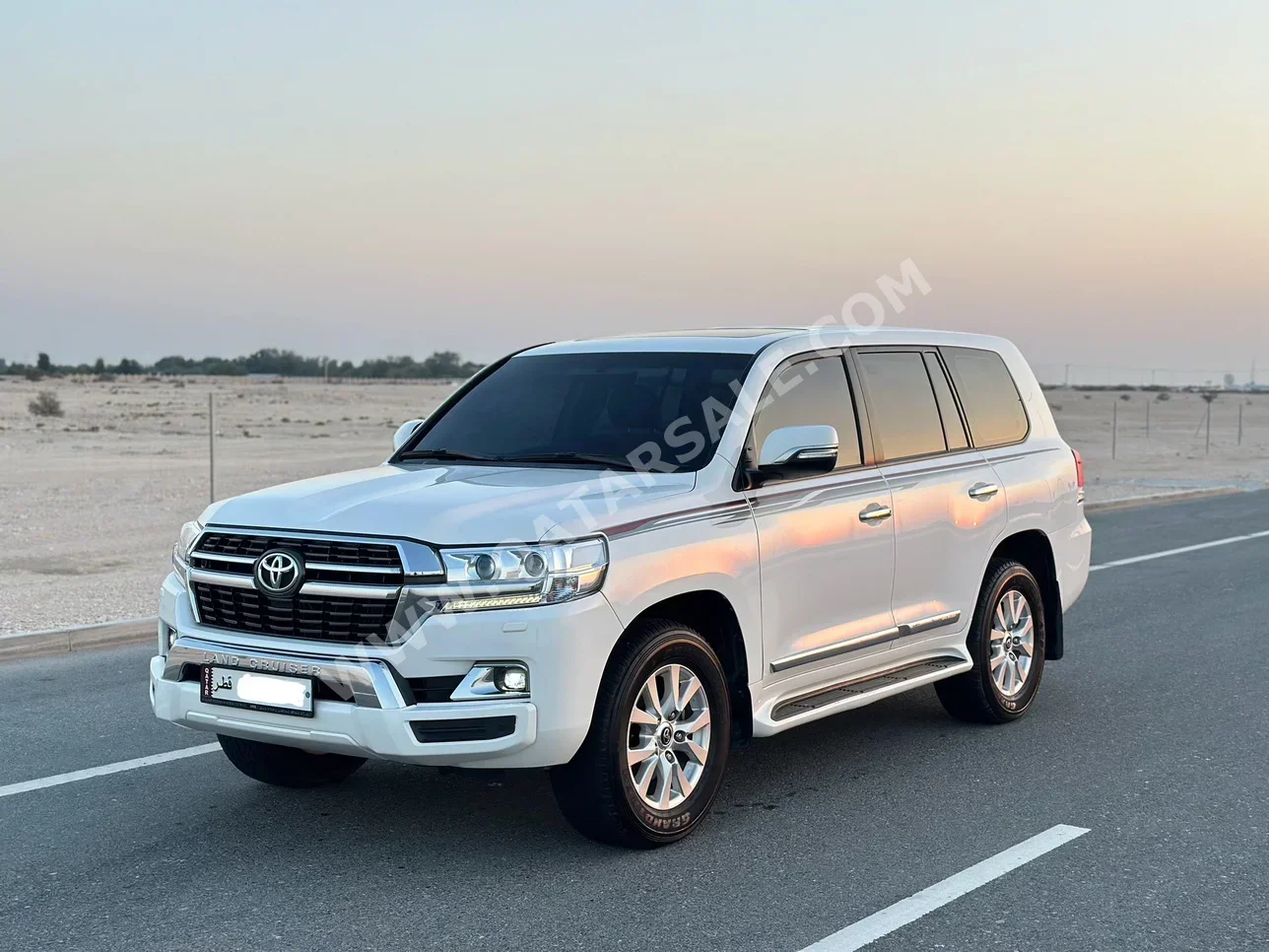 Toyota  Land Cruiser  GXR  2021  Automatic  127,000 Km  8 Cylinder  Four Wheel Drive (4WD)  SUV  White