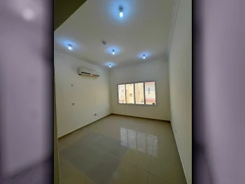 Family Residential  - Not Furnished  - Al Rayyan  - Izghawa  - 6 Bedrooms