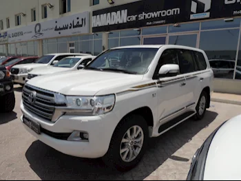 Toyota  Land Cruiser  VXR  2018  Automatic  258,000 Km  8 Cylinder  Four Wheel Drive (4WD)  SUV  White