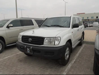 Toyota  Land Cruiser  G  2001  Manual  261,000 Km  6 Cylinder  Four Wheel Drive (4WD)  SUV  White