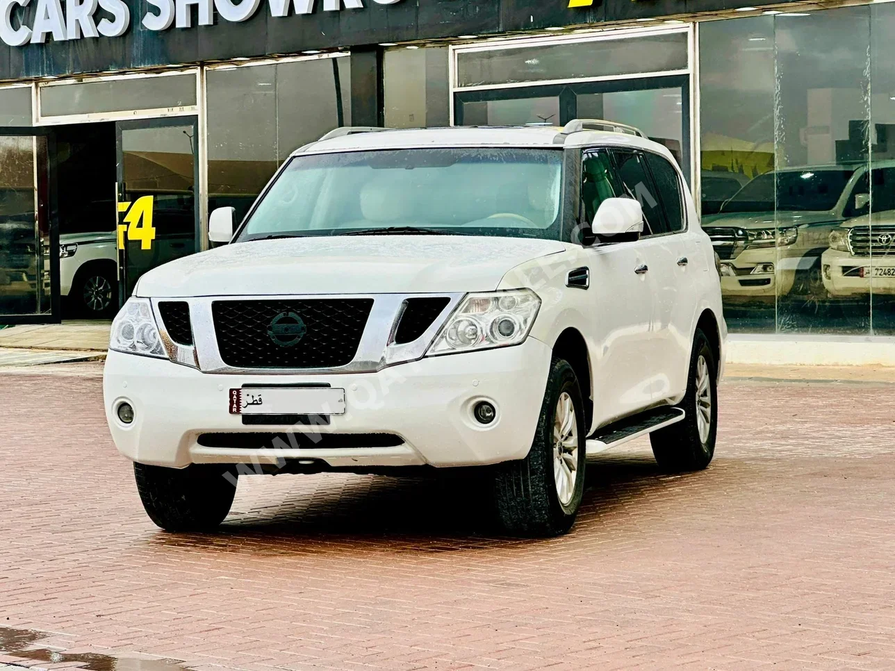 Nissan  Patrol  Platinum  2012  Automatic  321,000 Km  8 Cylinder  Four Wheel Drive (4WD)  SUV  White