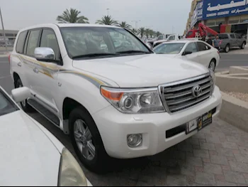 Toyota  Land Cruiser  VXR  2014  Automatic  451,000 Km  8 Cylinder  Four Wheel Drive (4WD)  SUV  White