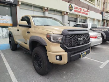 Toyota  Tundra  2013  Automatic  160,000 Km  8 Cylinder  Four Wheel Drive (4WD)  Pick Up  Beige