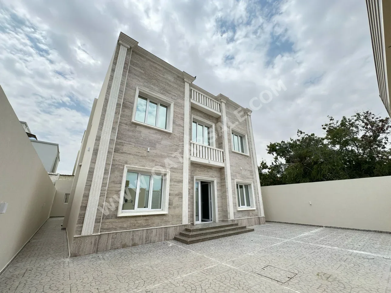 Family Residential  Not Furnished  Al Daayen  Umm Qarn  7 Bedrooms