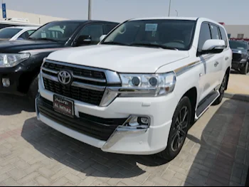 Toyota  Land Cruiser  VXR  2016  Automatic  220,000 Km  8 Cylinder  Four Wheel Drive (4WD)  SUV  White