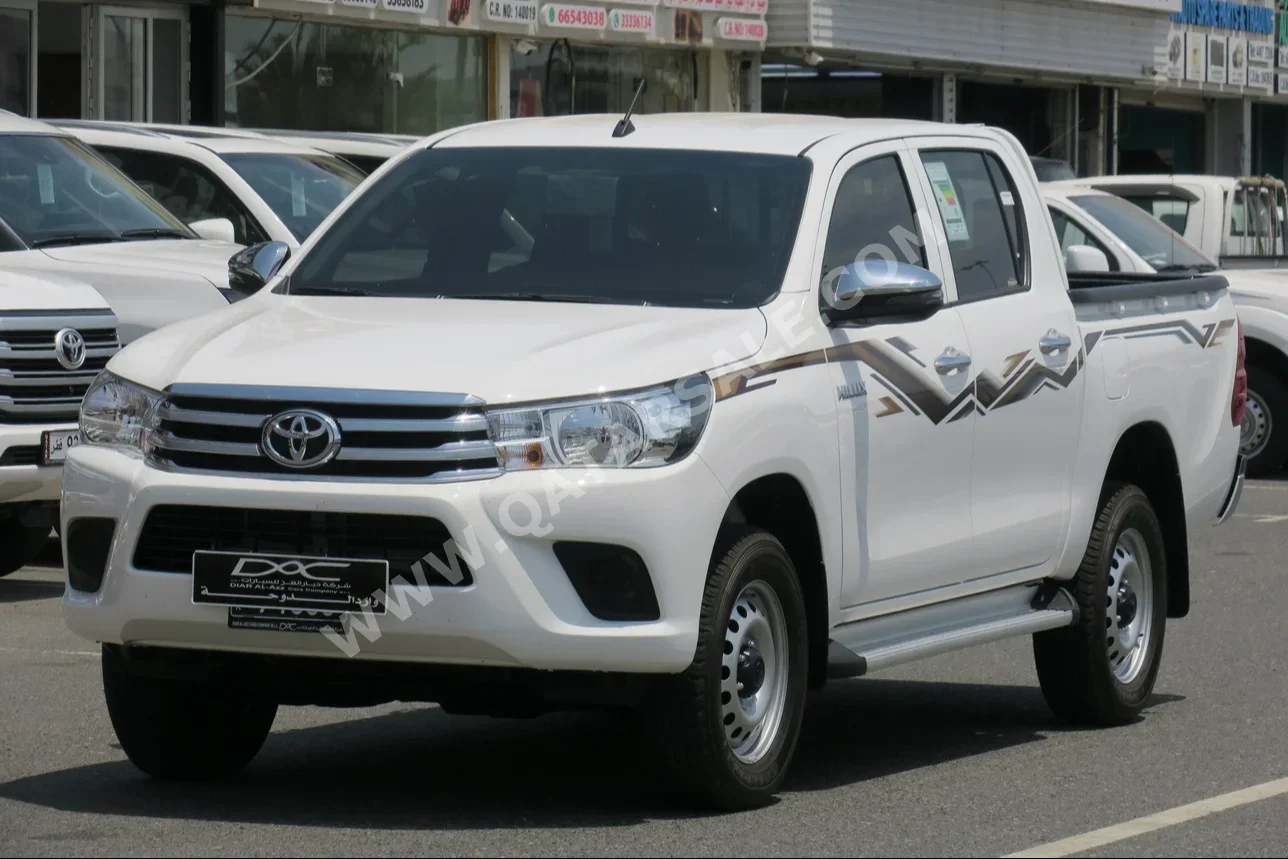 Toyota  Hilux  2024  Automatic  3,000 Km  4 Cylinder  Four Wheel Drive (4WD)  Pick Up  White  With Warranty