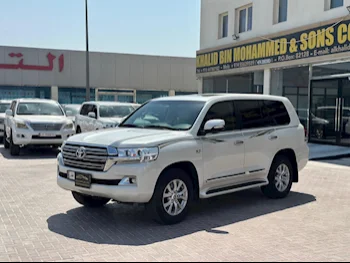 Toyota  Land Cruiser  VXR  2017  Automatic  186,000 Km  8 Cylinder  Four Wheel Drive (4WD)  SUV  White