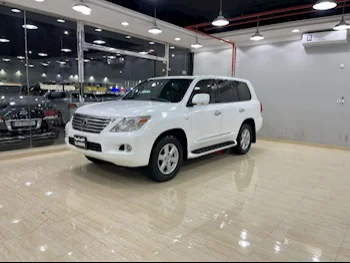 Lexus  LX  570  2009  Automatic  427,000 Km  8 Cylinder  Four Wheel Drive (4WD)  SUV  White