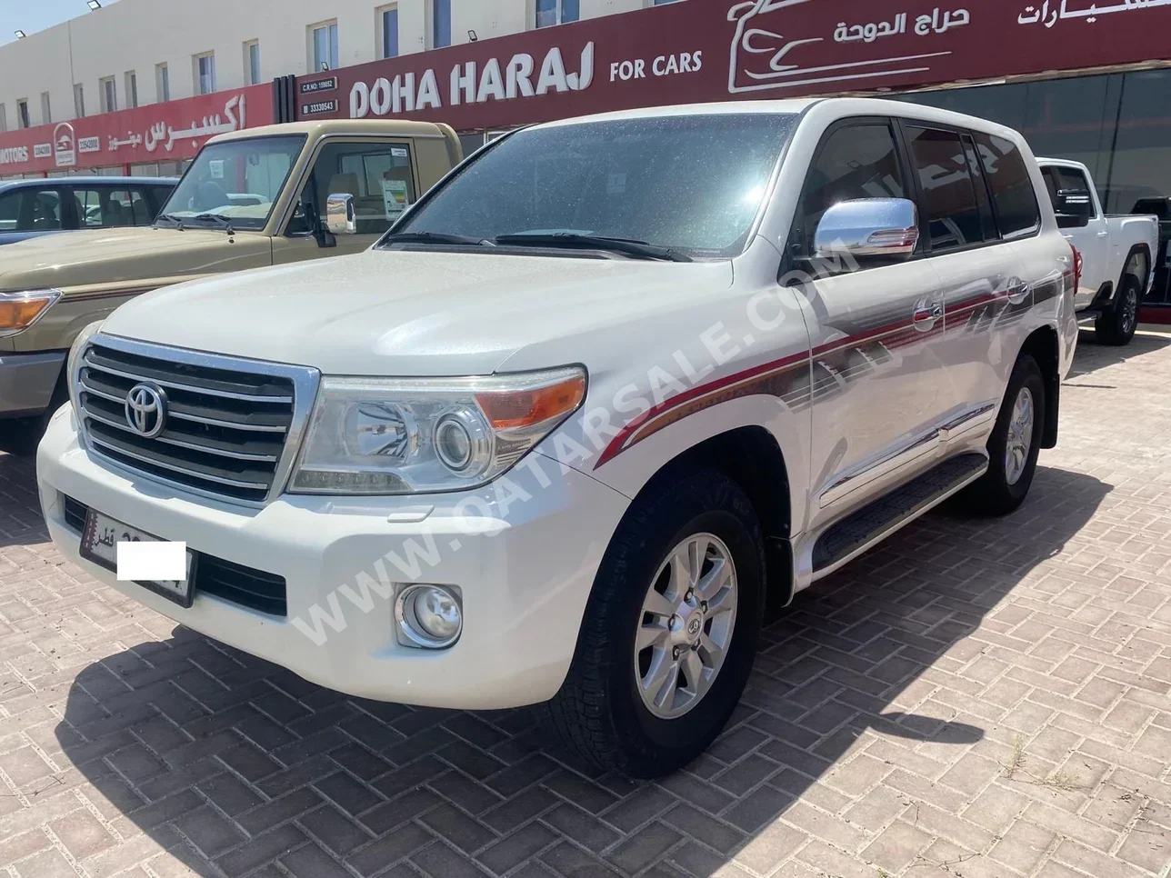 Toyota  Land Cruiser  GXR  2013  Automatic  345,000 Km  8 Cylinder  Four Wheel Drive (4WD)  SUV  White