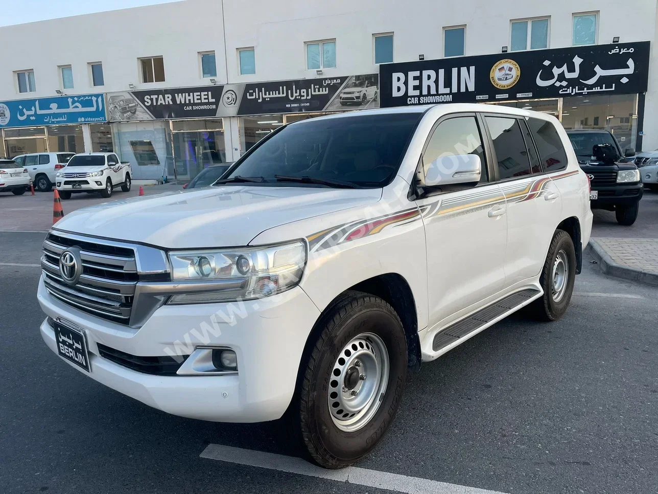 Toyota  Land Cruiser  GXR  2017  Automatic  308,000 Km  6 Cylinder  Four Wheel Drive (4WD)  SUV  White