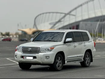 Toyota  Land Cruiser  GXR  2015  Automatic  214,000 Km  6 Cylinder  Four Wheel Drive (4WD)  SUV  White