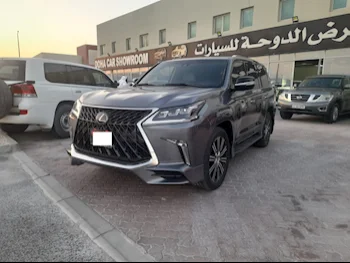 Lexus  LX  570  2018  Automatic  137,000 Km  8 Cylinder  Four Wheel Drive (4WD)  SUV  Gray