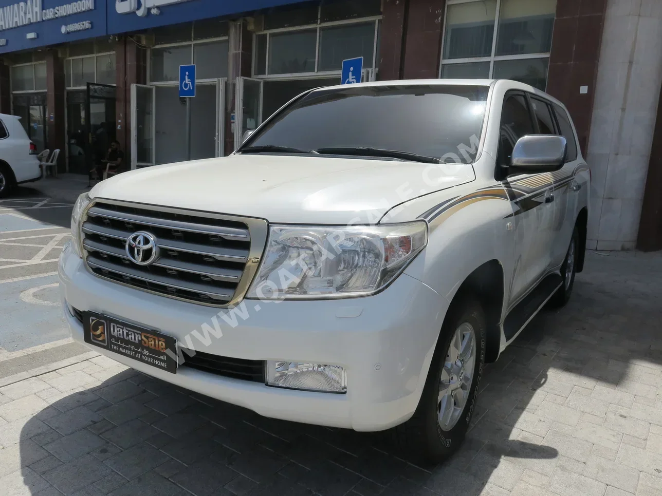 Toyota  Land Cruiser  VXR  2009  Automatic  176,000 Km  8 Cylinder  Four Wheel Drive (4WD)  SUV  White