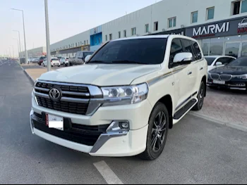 Toyota  Land Cruiser  VXR  2015  Automatic  69,000 Km  8 Cylinder  Four Wheel Drive (4WD)  SUV  White