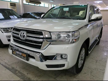 Toyota  Land Cruiser  GXR  2019  Automatic  199,000 Km  8 Cylinder  Four Wheel Drive (4WD)  SUV  White