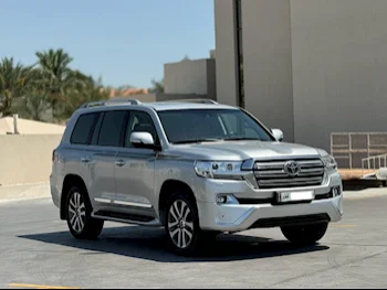 Toyota  Land Cruiser  VXS  2016  Automatic  232,000 Km  8 Cylinder  Four Wheel Drive (4WD)  SUV  Silver