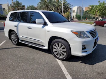 Lexus  LX  570  2011  Automatic  195,800 Km  8 Cylinder  Four Wheel Drive (4WD)  SUV  White