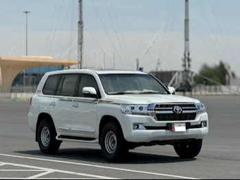 Toyota  Land Cruiser  VXR  2011  Automatic  275,000 Km  8 Cylinder  Four Wheel Drive (4WD)  SUV  White