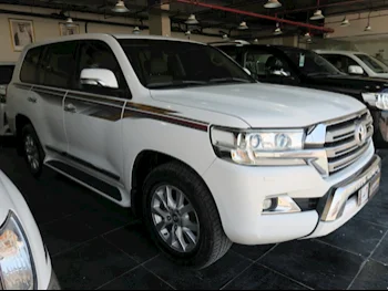 Toyota  Land Cruiser  GXR  2016  Automatic  447,000 Km  8 Cylinder  Four Wheel Drive (4WD)  SUV  White