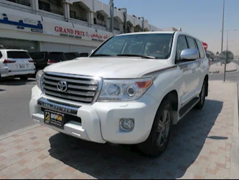 Toyota  Land Cruiser  GXR  2015  Automatic  334,000 Km  8 Cylinder  Four Wheel Drive (4WD)  SUV  White