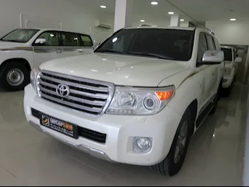 Toyota  Land Cruiser  VXR  2015  Automatic  170,000 Km  8 Cylinder  Four Wheel Drive (4WD)  SUV  White