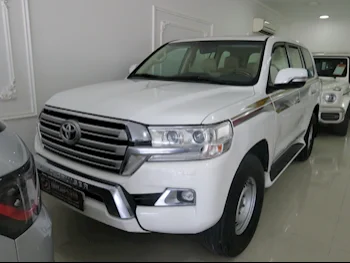 Toyota  Land Cruiser  GXR  2016  Automatic  300,000 Km  8 Cylinder  Four Wheel Drive (4WD)  SUV  White