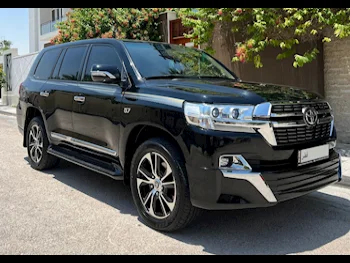 Toyota  Land Cruiser  VXR  2010  Automatic  290,000 Km  8 Cylinder  Four Wheel Drive (4WD)  SUV  Black