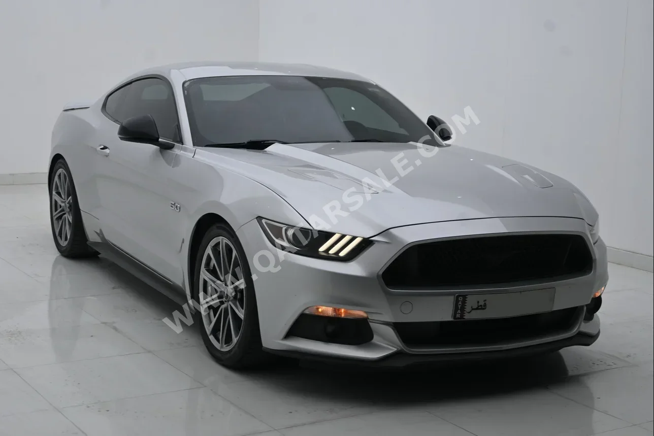 Ford  Mustang  GT Premium  2015  Manual  207,000 Km  8 Cylinder  Rear Wheel Drive (RWD)  Coupe / Sport  Silver