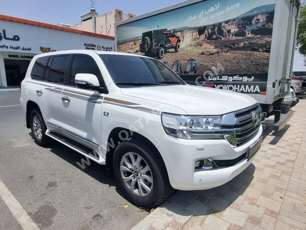  Toyota  Land Cruiser  VXR  2017  Automatic  177,000 Km  8 Cylinder  Four Wheel Drive (4WD)  SUV  White  With Warranty