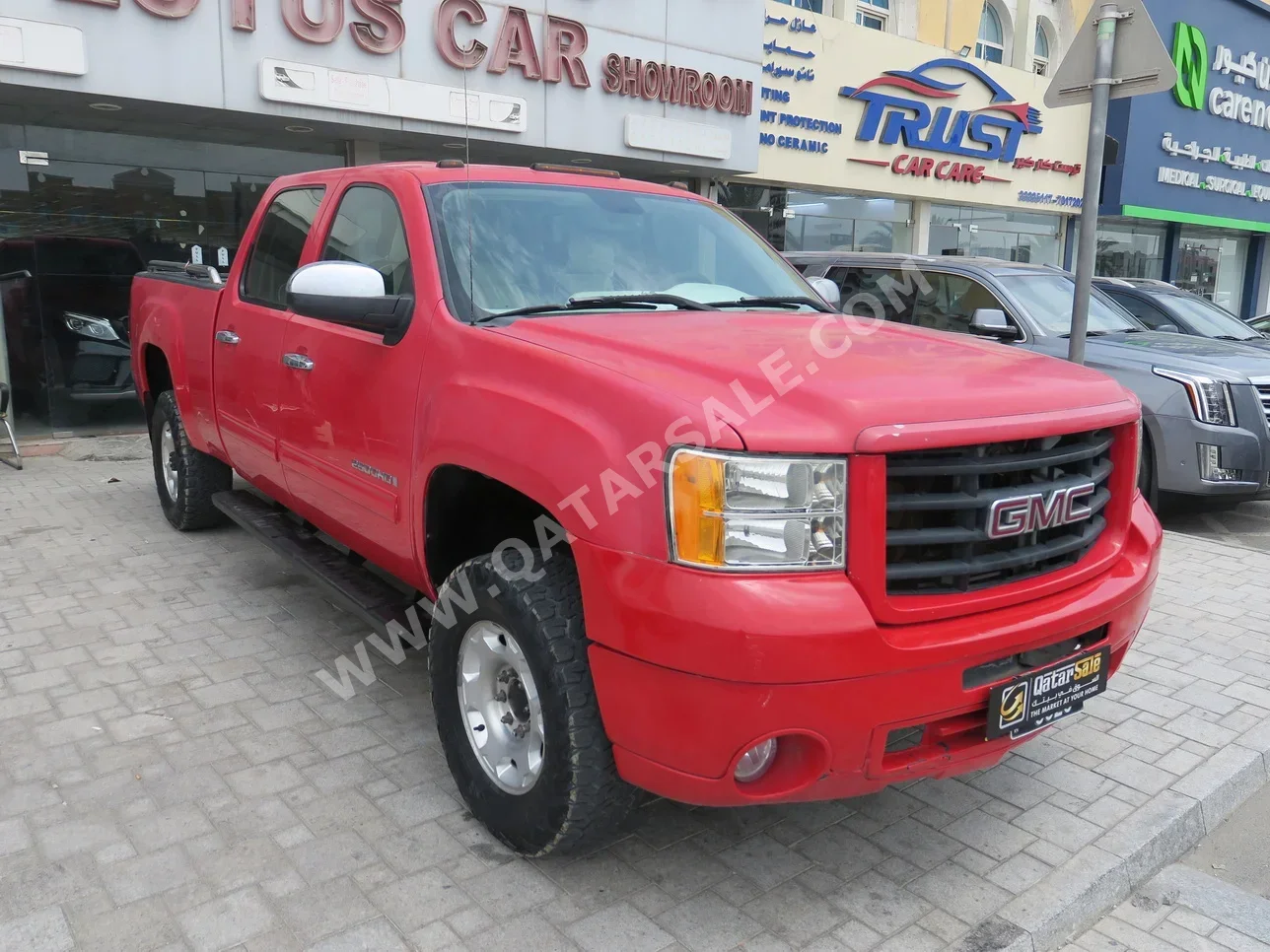  GMC  Sierra  2500 HD  2008  Automatic  290,000 Km  8 Cylinder  Four Wheel Drive (4WD)  Pick Up  Red  With Warranty