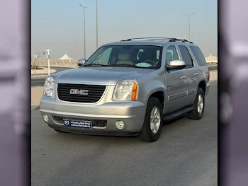 GMC  Yukon  SLE  2013  Automatic  135,000 Km  8 Cylinder  Rear Wheel Drive (RWD)  SUV  Silver