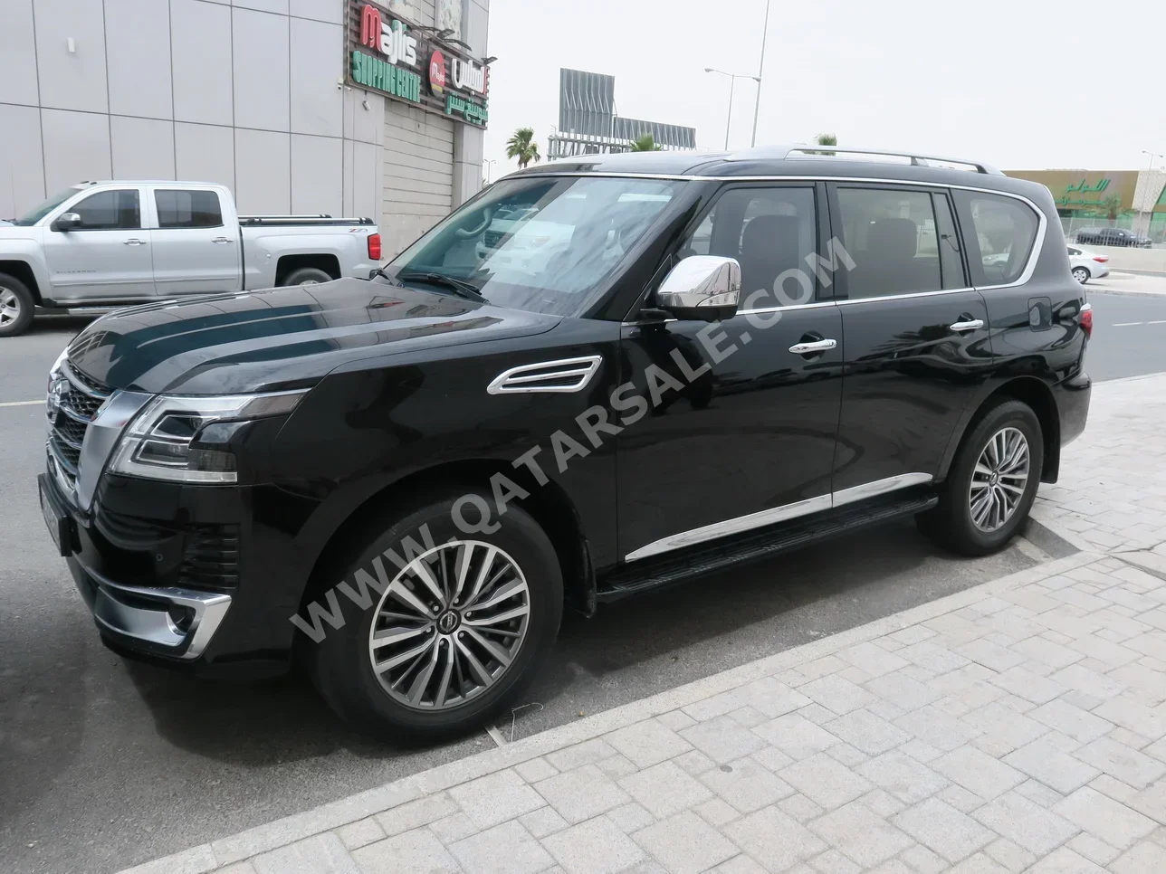 Nissan  Patrol  Platinum  2021  Automatic  161,000 Km  8 Cylinder  Four Wheel Drive (4WD)  SUV  Black